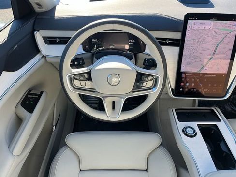 New 2025 Volvo EX90 Ultra image 17