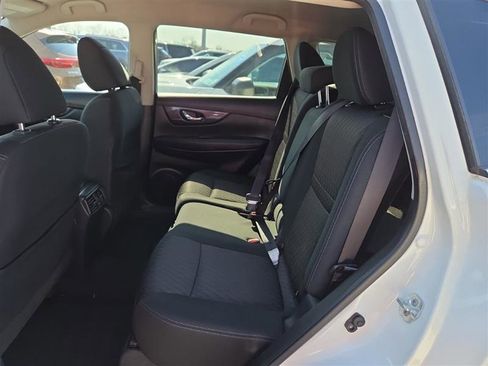 Used 2017 Nissan Rogue SV image 7