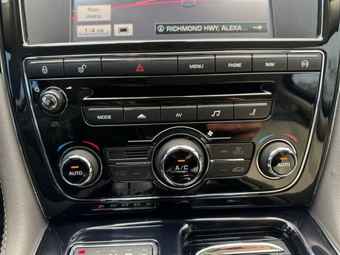 Used 2015 Jaguar XJ image 22