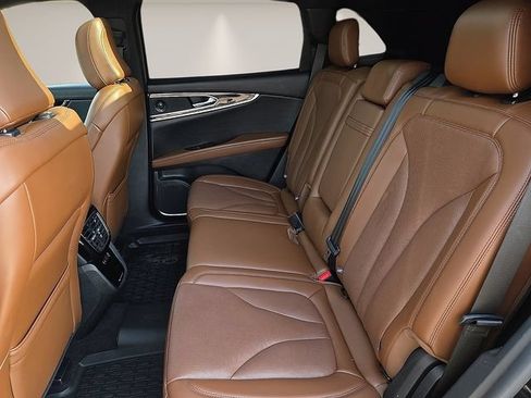 Used 2023 Lincoln Nautilus Reserve w/ Luxury Package AWD/4WD image 13