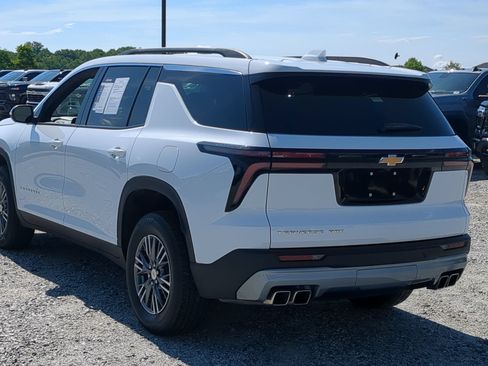 Used 2026 Chevrolet Traverse LT AWD/4WD image 8
