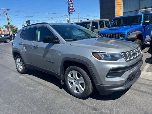 Used 2022 Jeep Compass Latitude w/ Convenience Group image 3