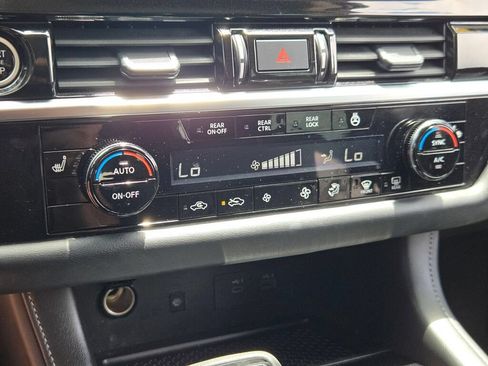 Used 2024 Nissan Pathfinder SL AWD/4WD image 29