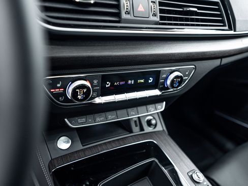 Certified 2025 Audi Q5 2.0T Premium Plus w/ Premium Plus Package image 11