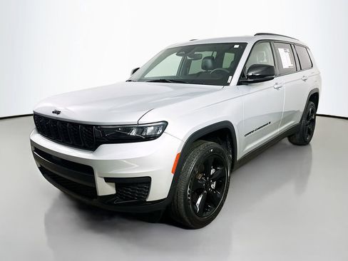 Used 2023 Jeep Grand Cherokee L Laredo RWD image 3