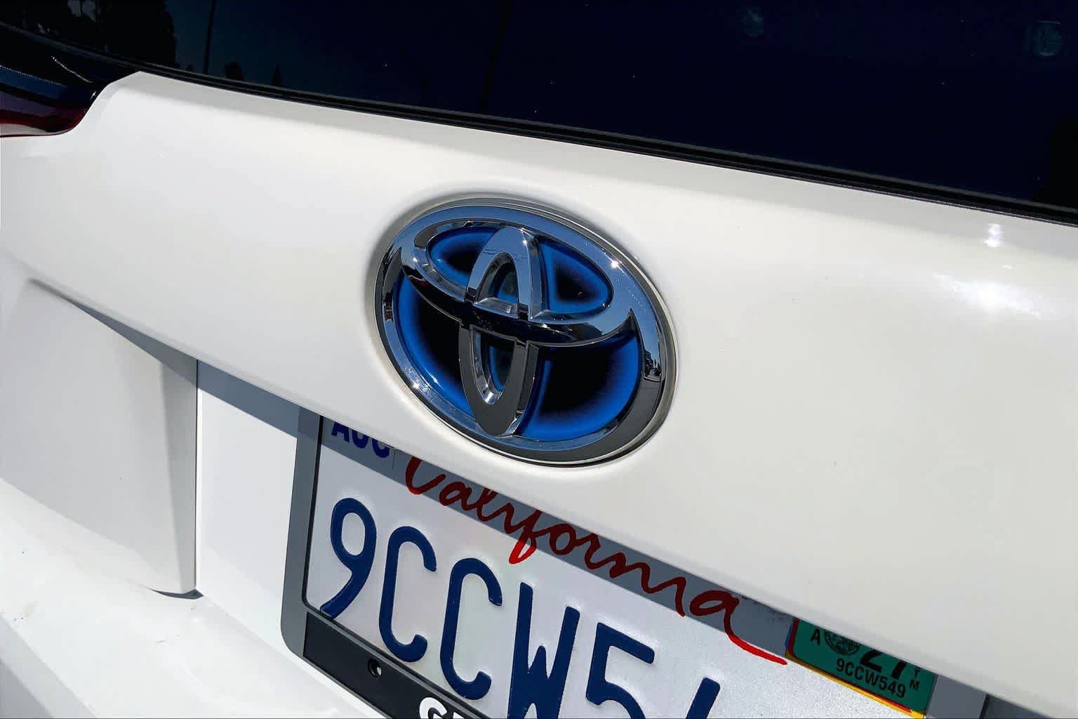 Used 2022 Toyota Prius LE FWD image 30