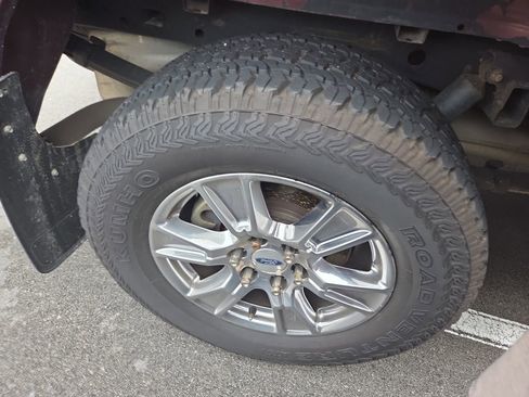Used 2015 Ford F150 XLT w/ Equipment Group 302A Luxury RWD image 3