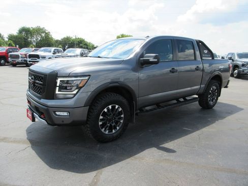 Used 2021 Nissan Titan PRO-4X w/ Pro-4x Convenience Package AWD/4WD image 12