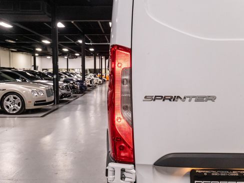 Used 2021 Mercedes-Benz Sprinter 2500 w/ Driver Convenience Package image 38