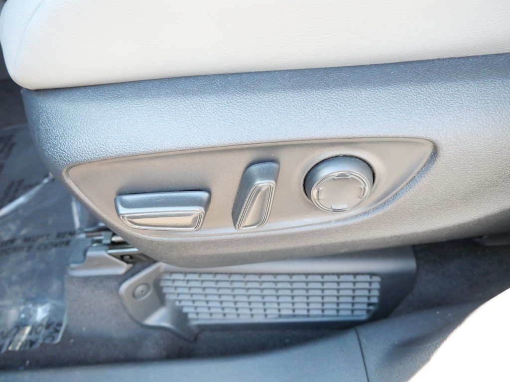 Certified 2026 Toyota Sienna XLE FWD image 15