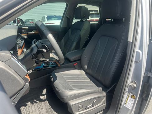 Used 2023 Audi Q5 2.0T Premium w/ Convenience Package AWD/4WD image 30