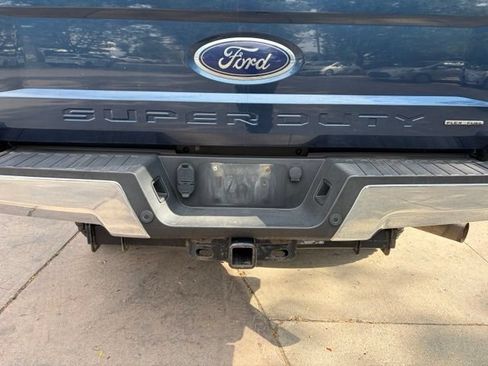 Used 2017 Ford F250 Lariat w/ Lariat Value Package AWD/4WD image 13