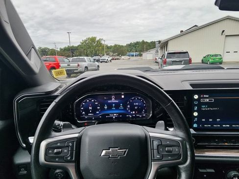 Used 2022 Chevrolet Silverado 1500 LT Trail Boss w/ LPO, Dark Essentials Package AWD/4WD image 11