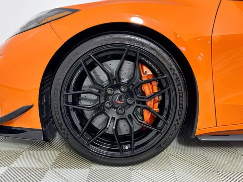 Used 2023 Chevrolet Corvette Z06 w/ Z07 Performance Package RWD image 9