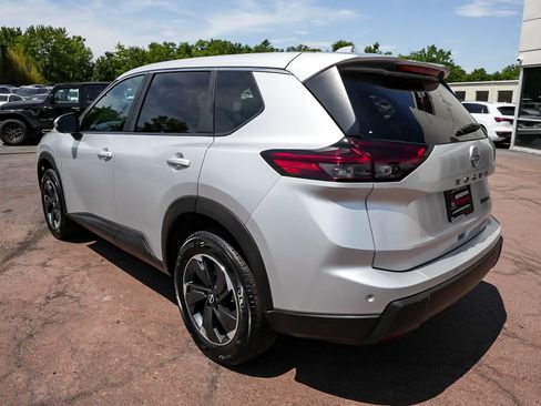 Used 2024 Nissan Rogue SV AWD/4WD image 4