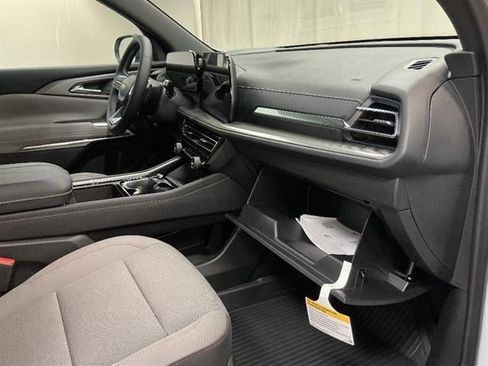 New 2026 Chevrolet Traverse LT w/ LPO, Floor Liner Package FWD image 33