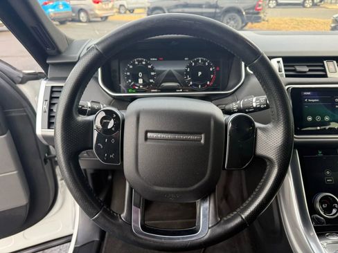 Used 2019 Land Rover Range Rover Sport SE image 17