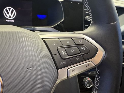 Used 2023 Volkswagen Taos SE image 16