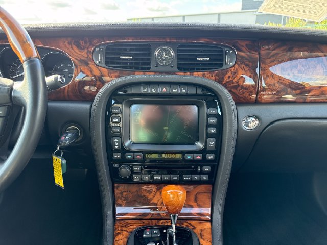 Used 2009 Jaguar XJ8 RWD image 22