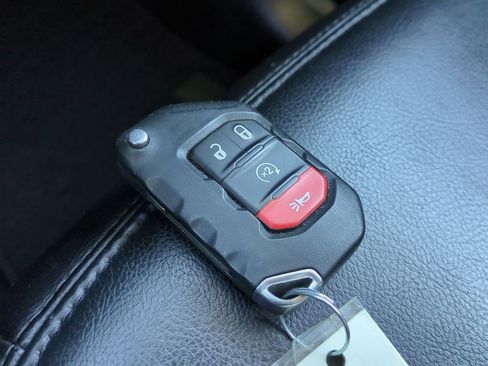 Used 2021 Jeep Wrangler Unlimited Sahara image 38