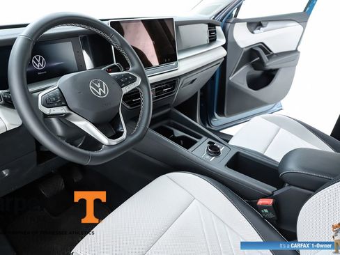Used 2025 Volkswagen Tiguan SE FWD image 19