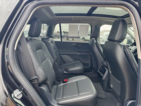 Used 2025 Lincoln Aviator Premiere AWD image 18