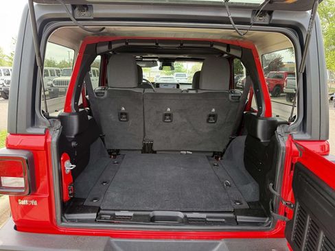 Used 2024 Jeep Wrangler Unlimited Sport AWD/4WD image 32