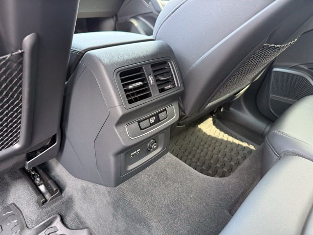 Used 2025 Audi Q5 2.0T Premium Plus w/ Premium Plus Package AWD/4WD image 18