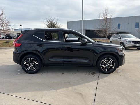 Certified 2025 Volvo XC40 B5 Core image 4