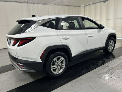 Used 2025 Hyundai Tucson SE AWD/4WD image 2