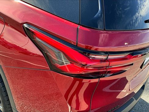 Used 2023 Chevrolet Traverse RS image 25