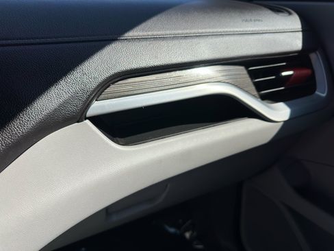 Used 2023 GMC Terrain SLE w/ Driver Convenience Package image 24