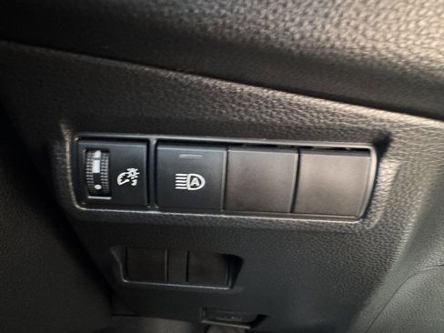 Used 2023 Toyota Corolla Cross XLE image 27