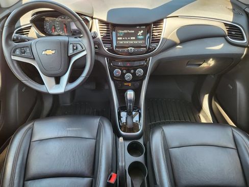Used 2017 Chevrolet Trax Premier w/ Driver Confidence II Package FWD image 31