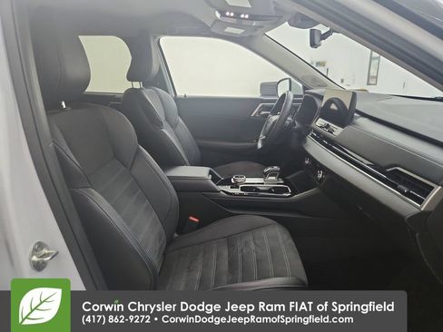 Used 2025 Mitsubishi Outlander SE FWD image 32