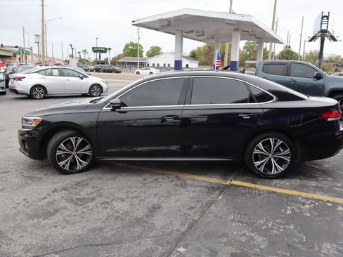 Used 2022 Volkswagen Passat 2.0T SE FWD image 6
