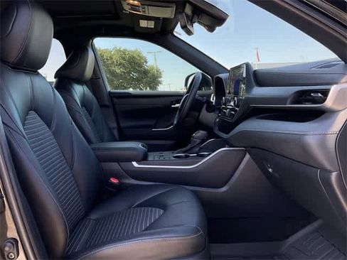Certified 2024 Toyota Highlander XSE image 19