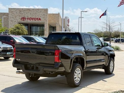 Used 2025 Toyota Tacoma SR5 image 4