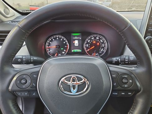 Used 2022 Toyota RAV4 XLE Premium image 24