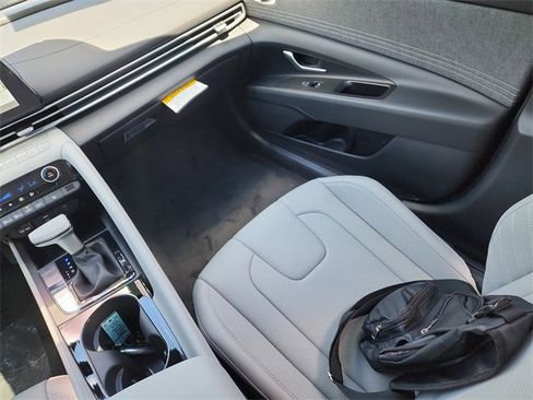 New 2025 Hyundai Elantra Limited image 12