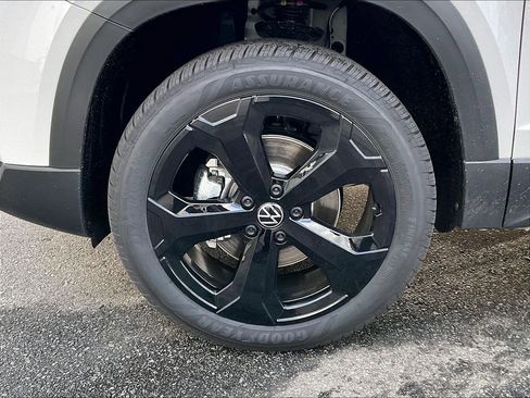 New 2026 Volkswagen Taos SEL AWD/4WD image 8