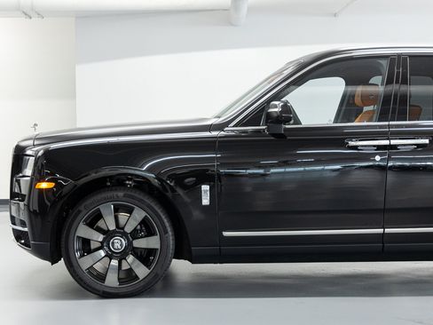 Certified 2024 Rolls-Royce Cullinan AWD/4WD image 18