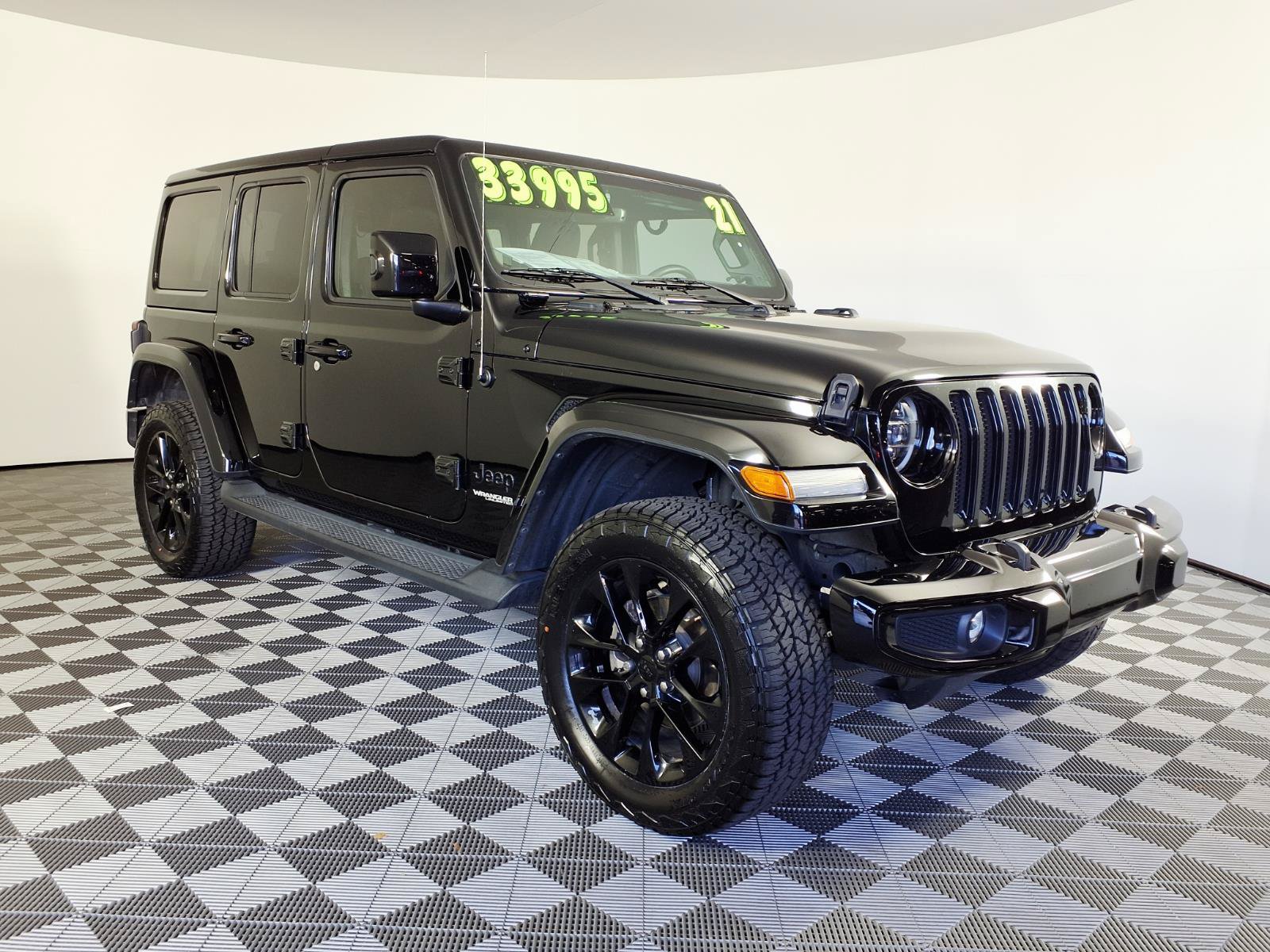 Used 2021 Jeep Wrangler Unlimited Sahara AWD/4WD image 3