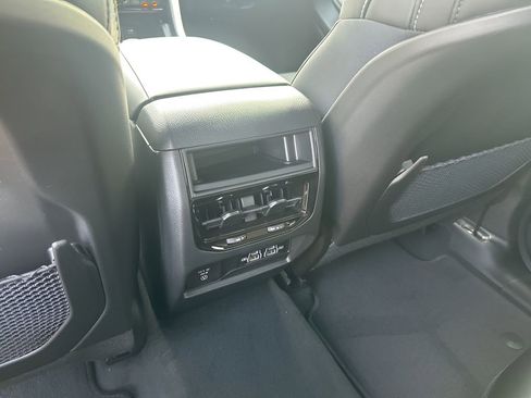 New 2025 Jeep Grand Cherokee Altitude image 21