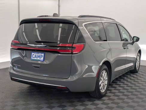 Used 2022 Chrysler Pacifica Touring-L FWD image 6