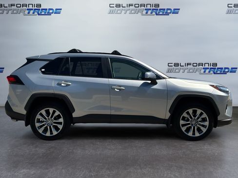Used 2024 Toyota RAV4 XLE Premium FWD image 4