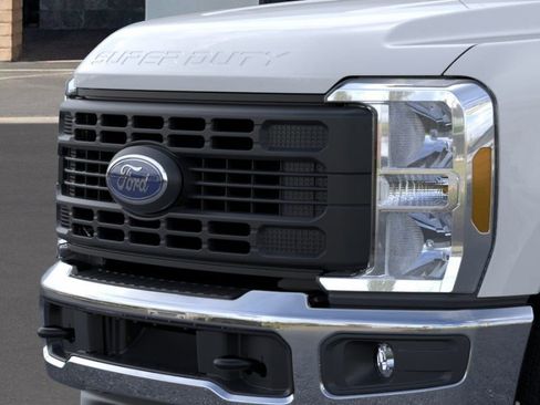 New 2026 Ford F250 XL w/ XL Chrome Package image 17