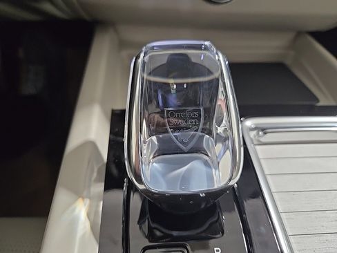 New 2026 Volvo XC60 T8 Ultra w/ Protection Package Premier image 16