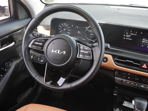 Used 2024 Kia Seltos EX AWD/4WD image 25
