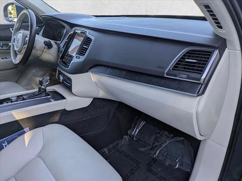 Used 2020 Volvo XC90 T5 Momentum w/ Protection Package Premier image 22